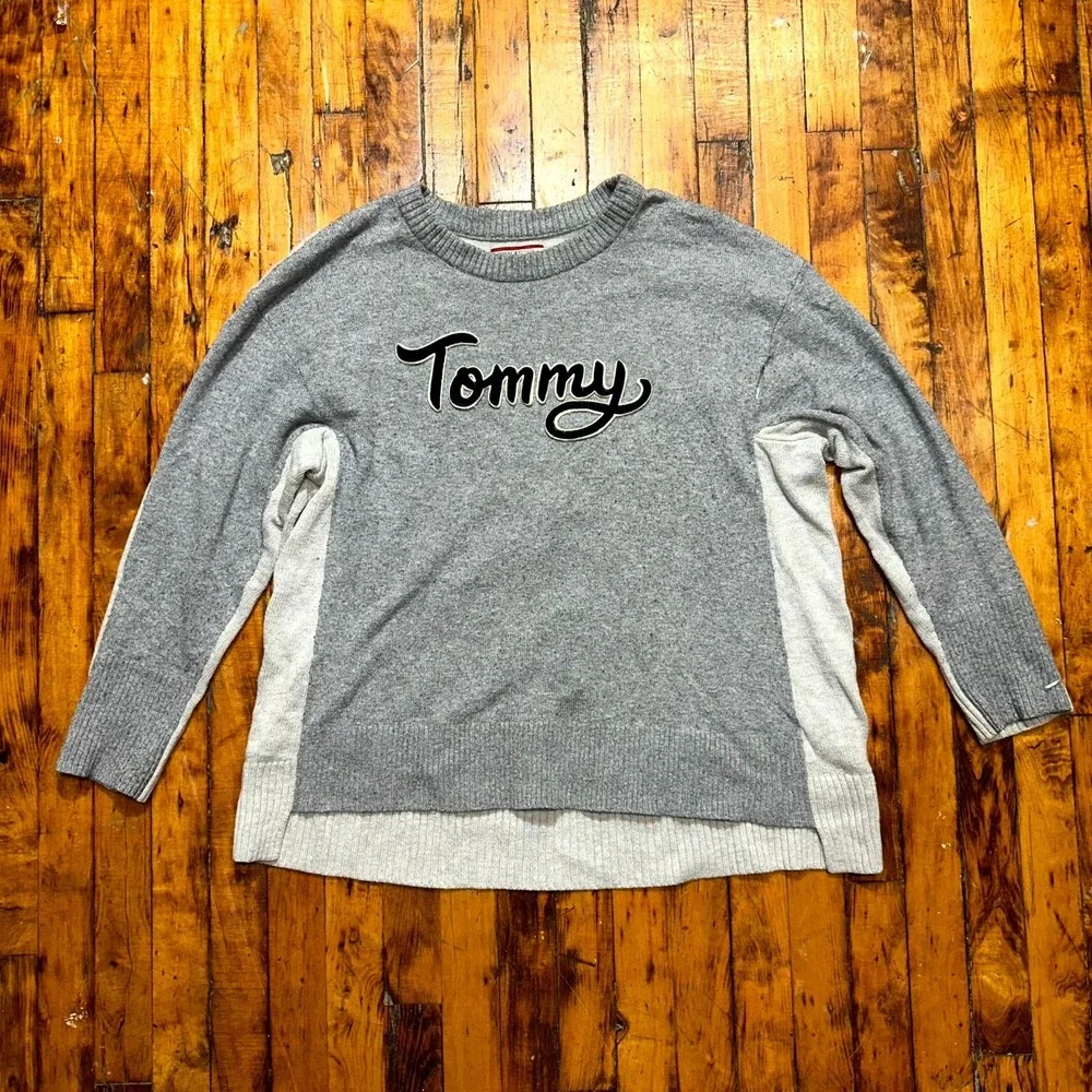 Tommy Hilfiger Sweater Men's 2XL Gray Knit Long Sleeve Script Logo Crew Neck‎